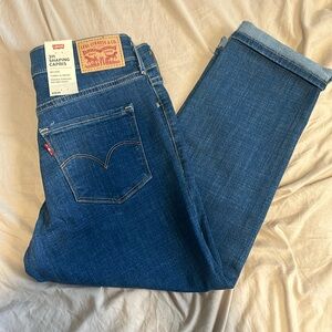 Women’s Levi’s 311 shaping skinny Capri hyper size 6 waist 28